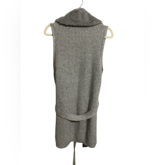 Francesca's  Gray Knit Julia Sleeveless Faux Fur Collar Cardigan Vest Medium - Picture 8 of 11